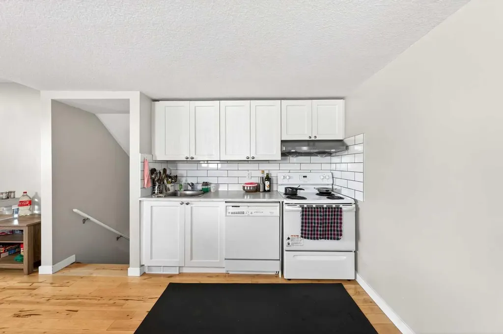 391 Country Hills Place NW Calgary AB T3K 4W6