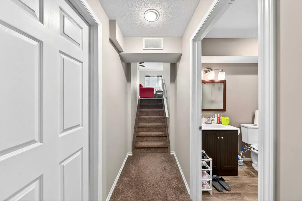 391 Country Hills Place NW Calgary AB T3K 4W6