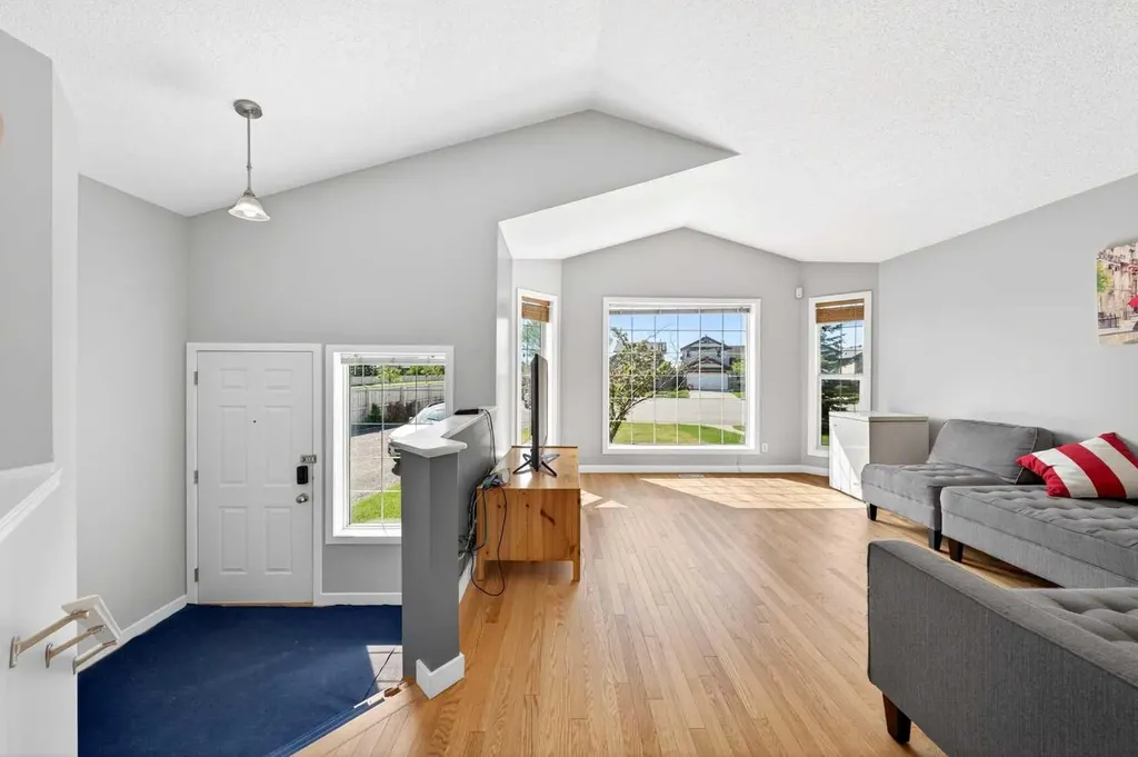 391 Country Hills Place NW Calgary AB T3K 4W6
