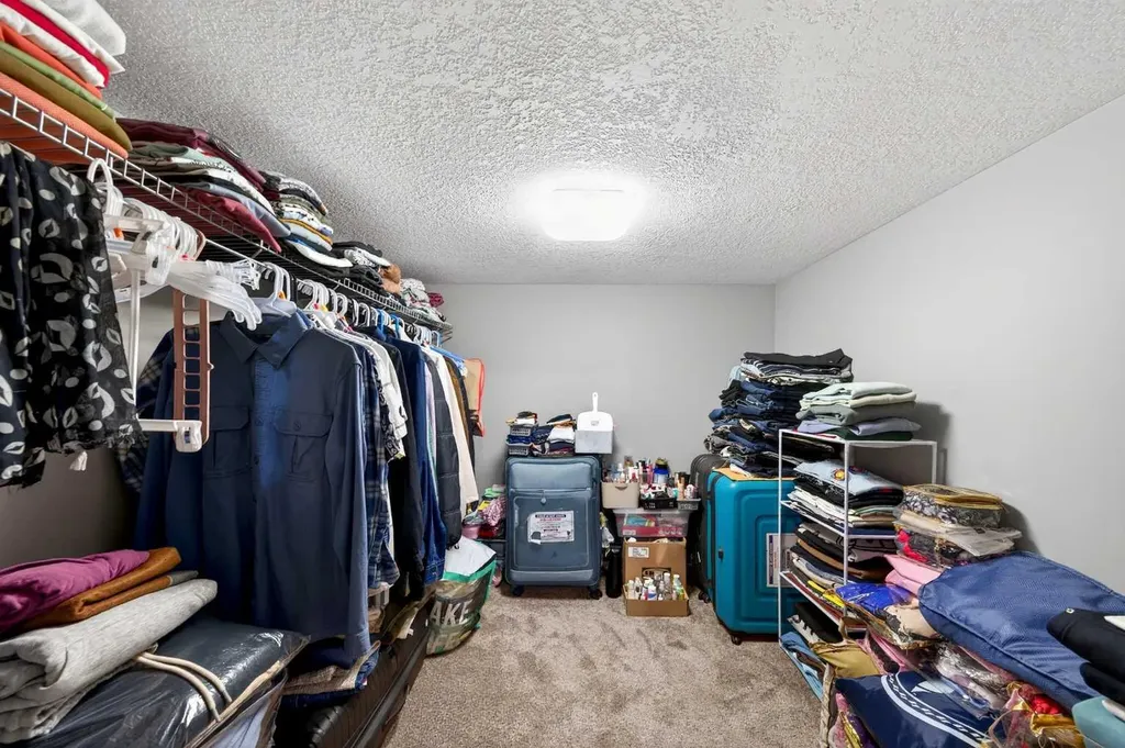 391 Country Hills Place NW Calgary AB T3K 4W6