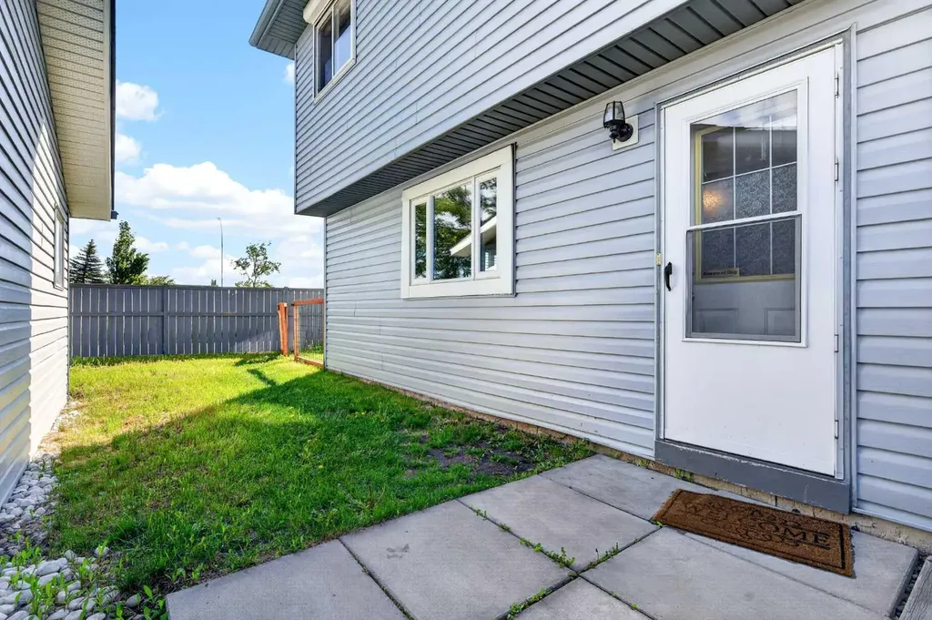 391 Country Hills Place NW Calgary AB T3K 4W6
