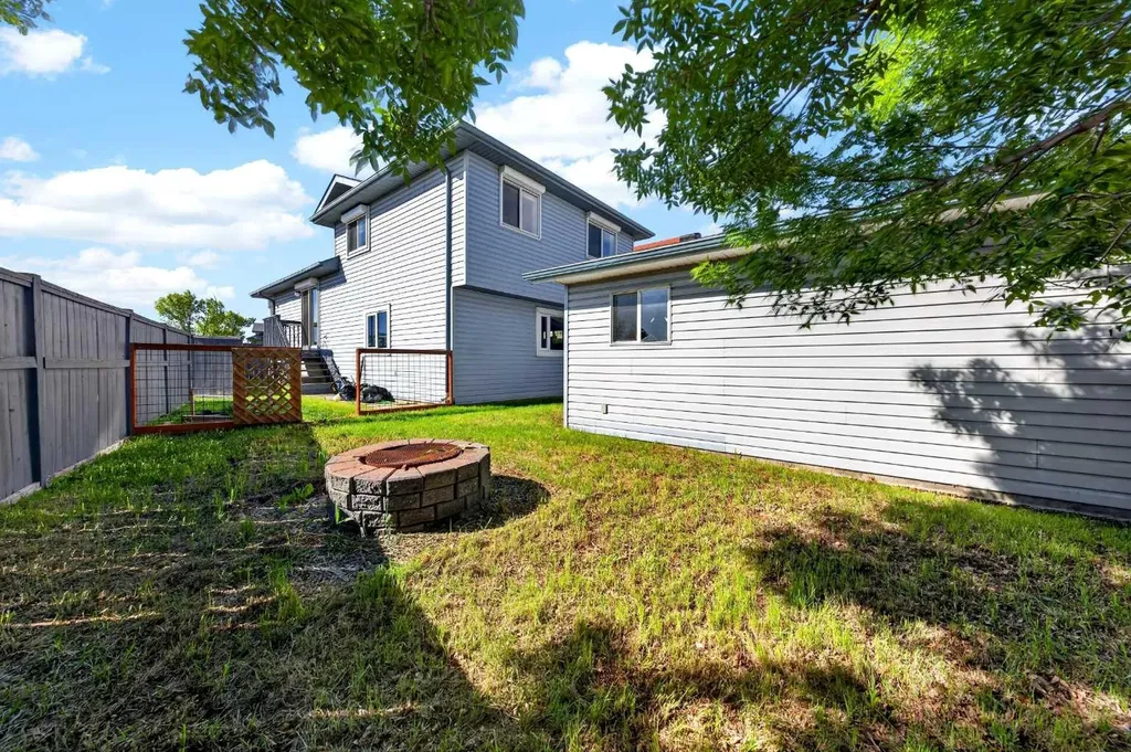 391 Country Hills Place NW Calgary AB T3K 4W6