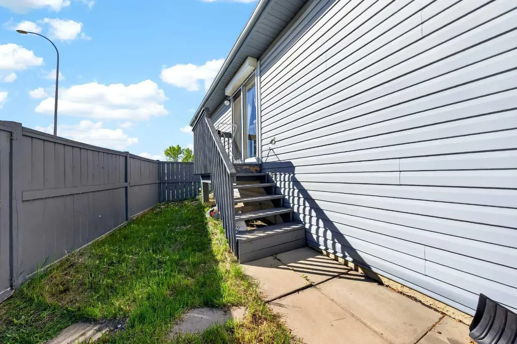 391 Country Hills Place NW Calgary AB T3K 4W6