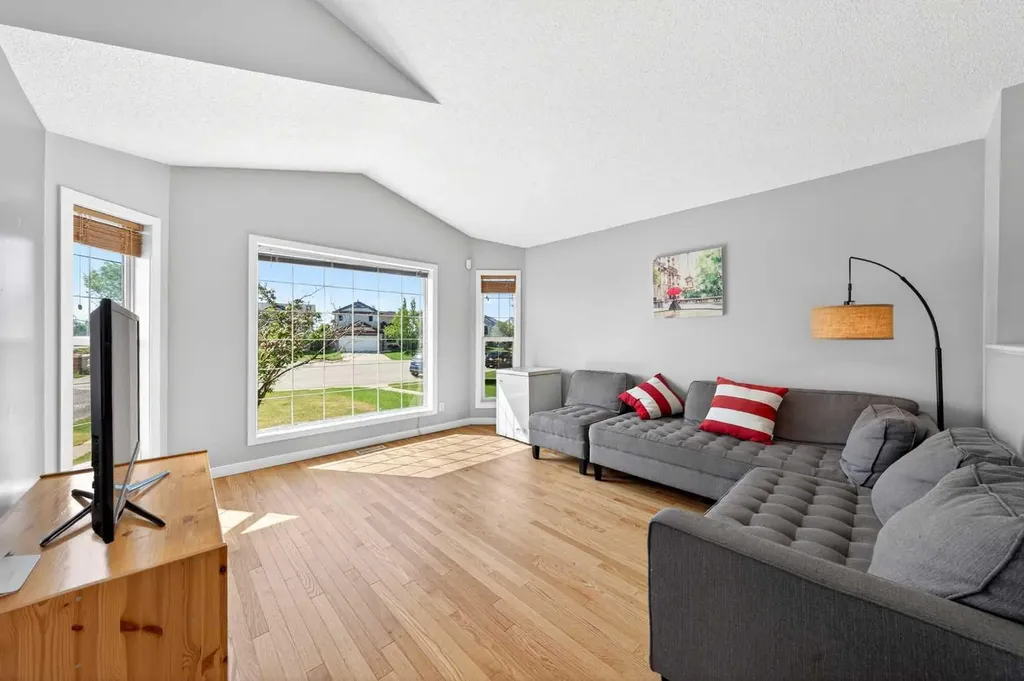 391 Country Hills Place NW Calgary AB T3K 4W6