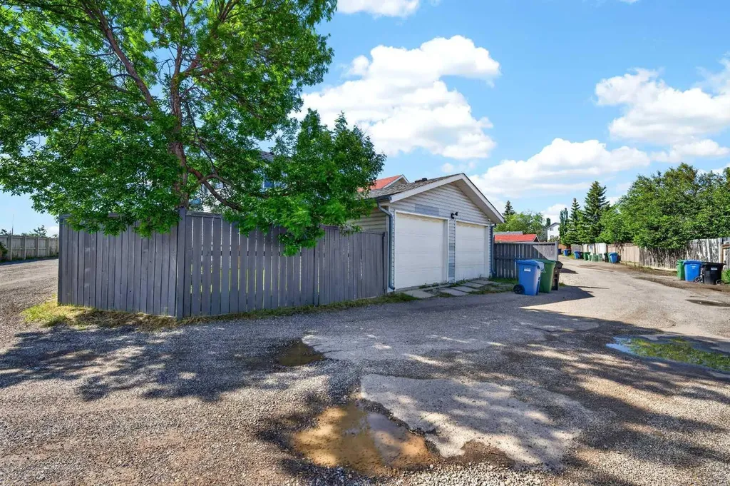 391 Country Hills Place NW Calgary AB T3K 4W6