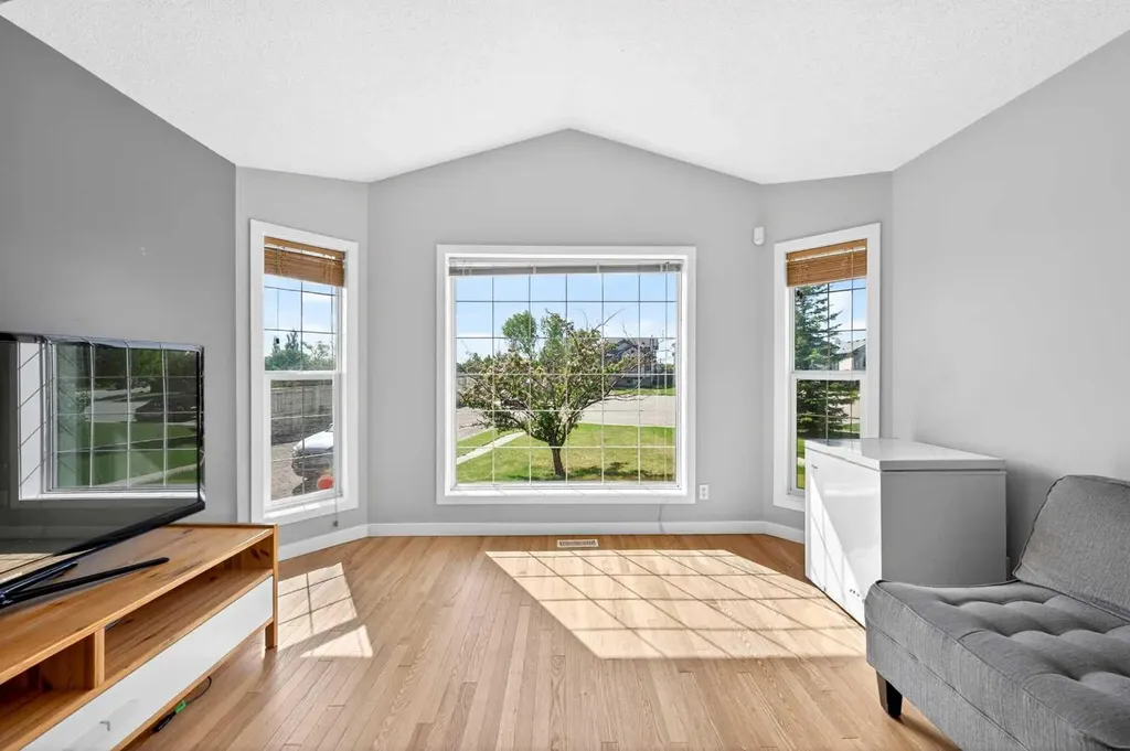 391 Country Hills Place NW Calgary AB T3K 4W6