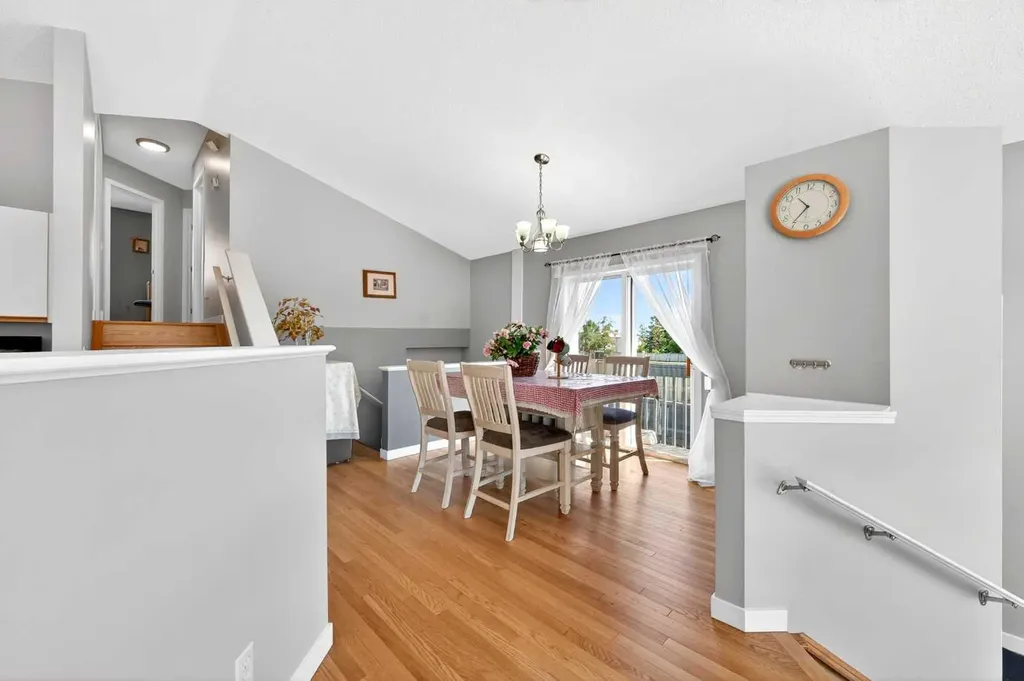 391 Country Hills Place NW Calgary AB T3K 4W6