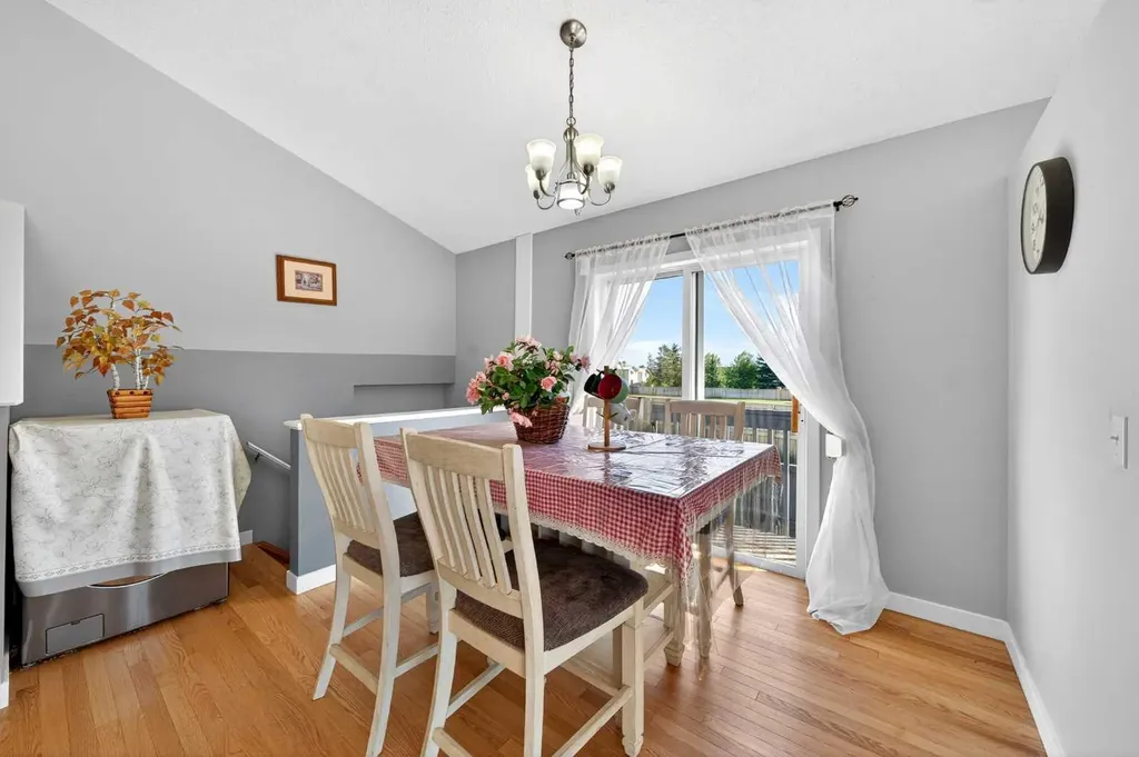 391 Country Hills Place NW Calgary AB T3K 4W6