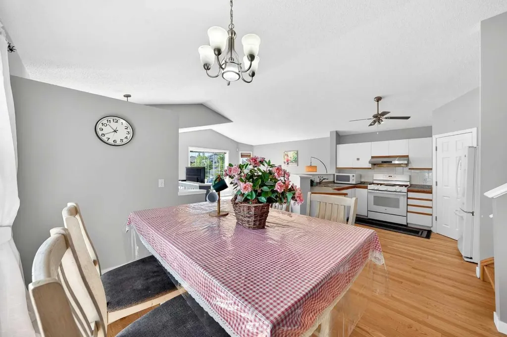 391 Country Hills Place NW Calgary AB T3K 4W6