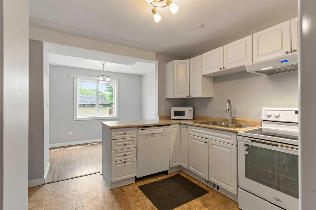 19 Third Avenue SE Marshall SK S0M1R0