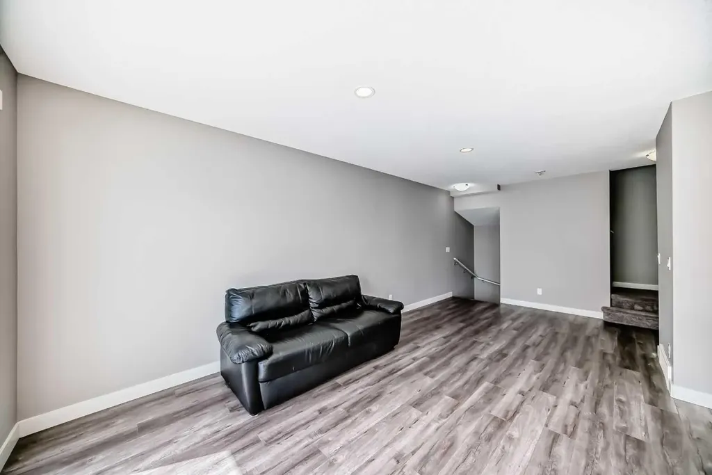 201 Evanston Manor NW Calgary AB T3P0R8