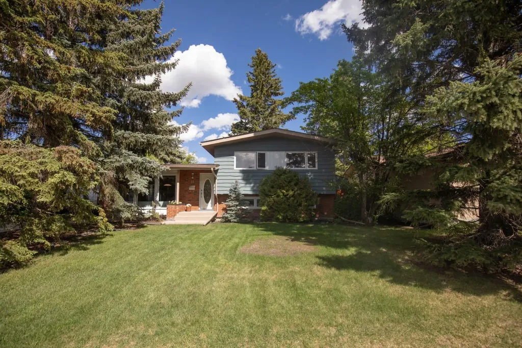11 Mccune Avenue Red Deer AB T4N 0H3