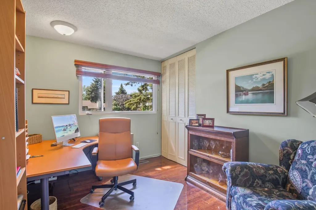11 Mccune Avenue Red Deer AB T4N 0H3