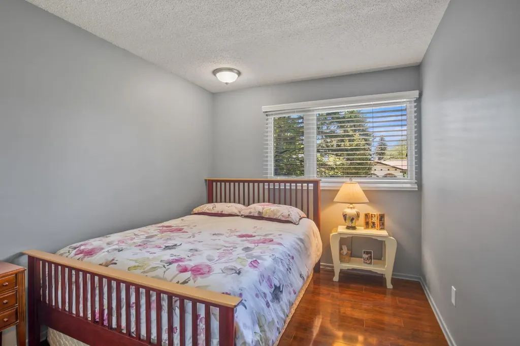 11 Mccune Avenue Red Deer AB T4N 0H3