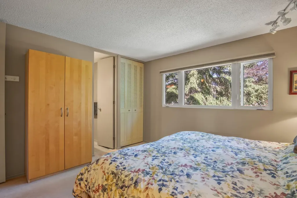 11 Mccune Avenue Red Deer AB T4N 0H3