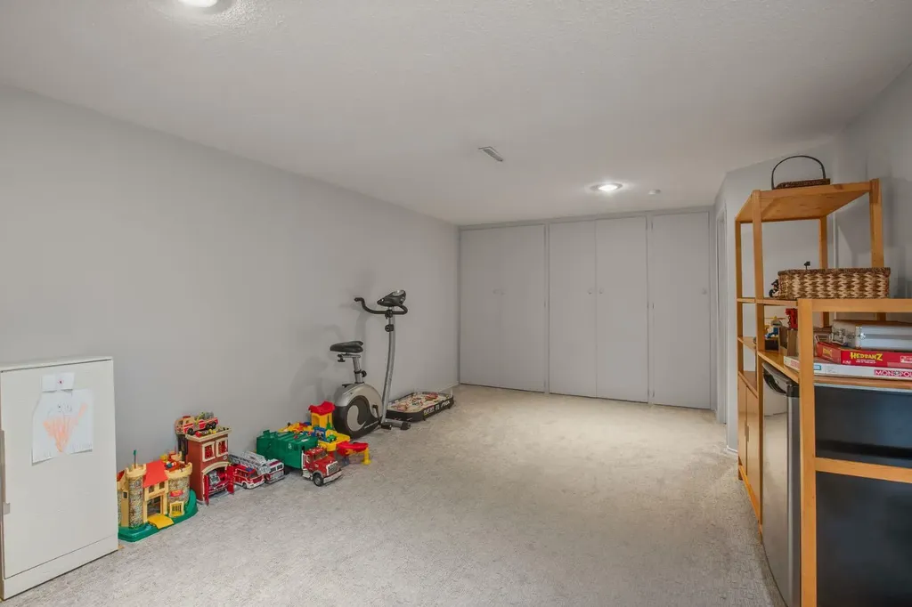 11 Mccune Avenue Red Deer AB T4N 0H3