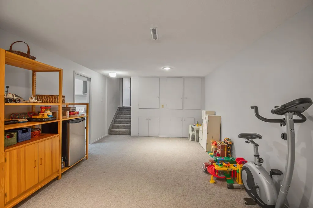 11 Mccune Avenue Red Deer AB T4N 0H3