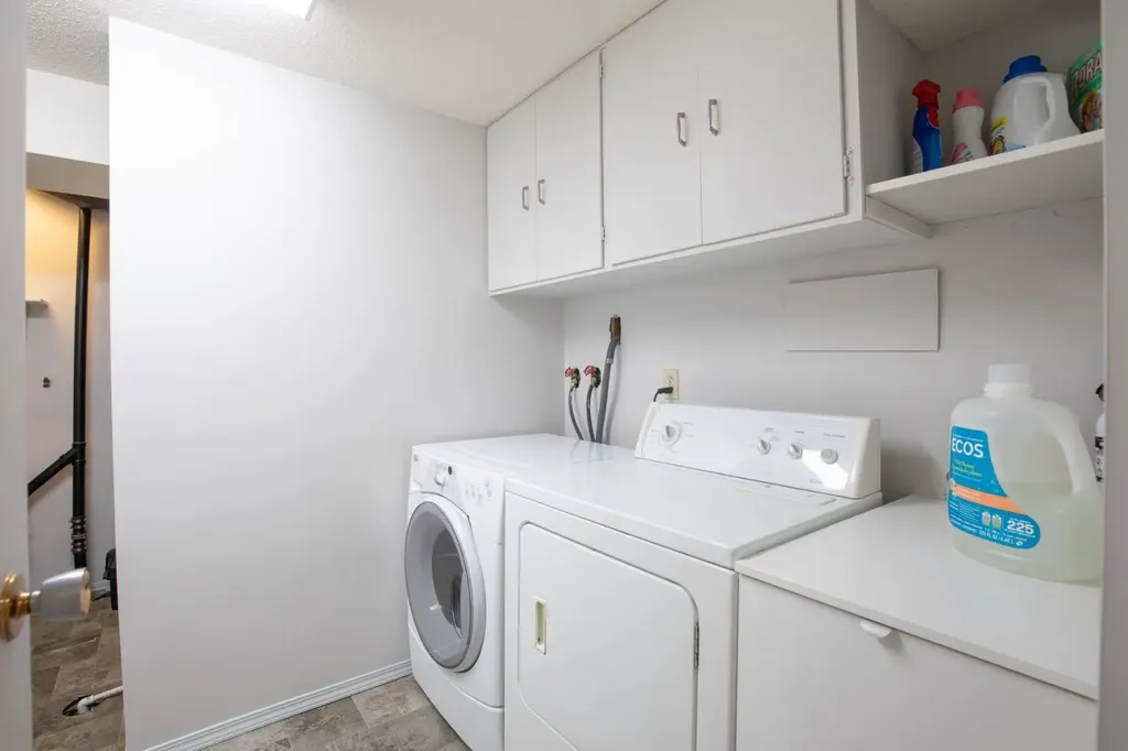 11 Mccune Avenue Red Deer AB T4N 0H3