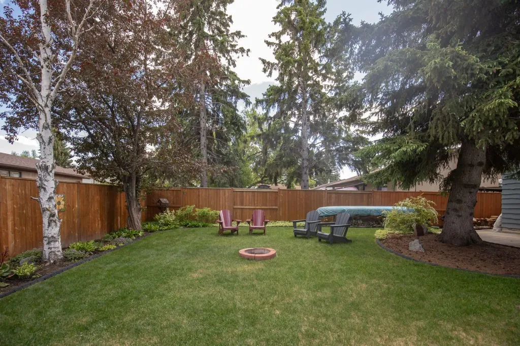 11 Mccune Avenue Red Deer AB T4N 0H3