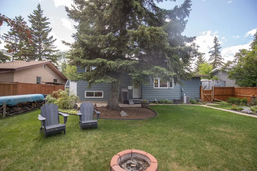 11 Mccune Avenue Red Deer AB T4N 0H3