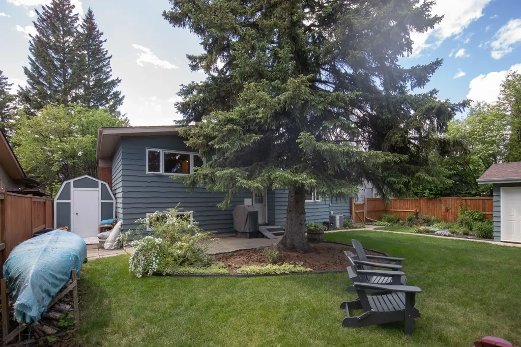 11 Mccune Avenue Red Deer AB T4N 0H3