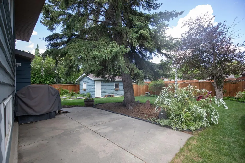 11 Mccune Avenue Red Deer AB T4N 0H3
