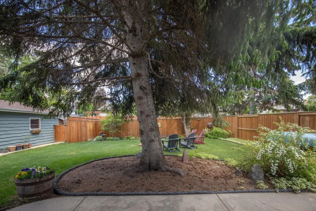 11 Mccune Avenue Red Deer AB T4N 0H3