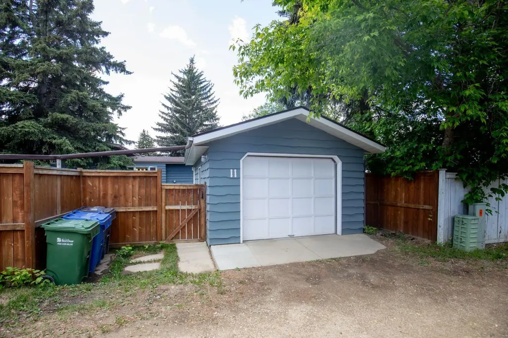 11 Mccune Avenue Red Deer AB T4N 0H3
