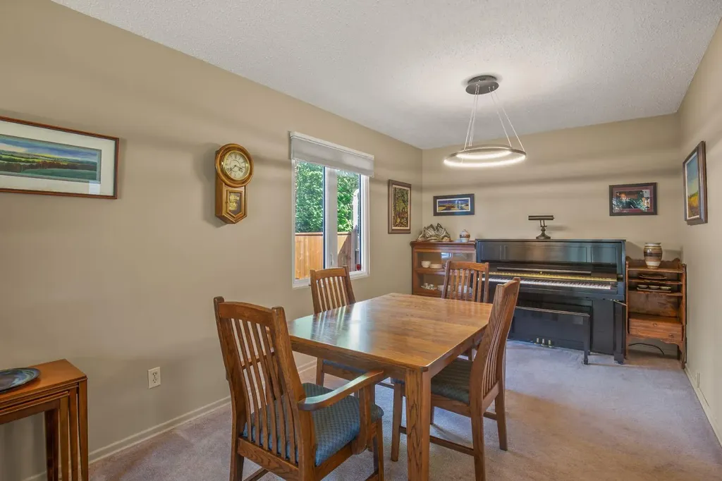 11 Mccune Avenue Red Deer AB T4N 0H3