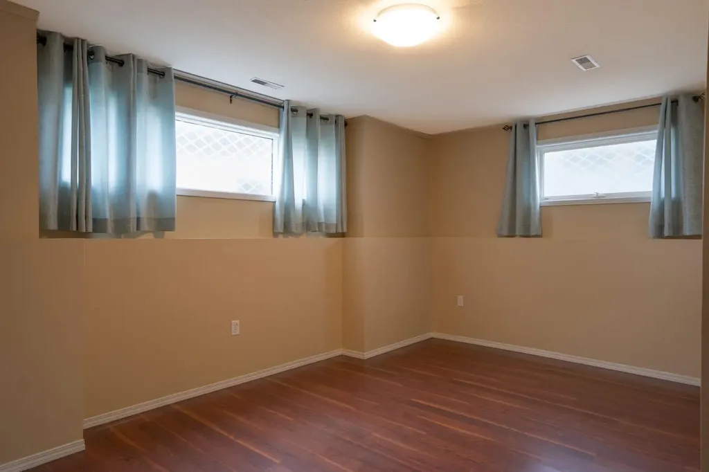 5506 63a Street Close Ponoka AB T4J 1K9