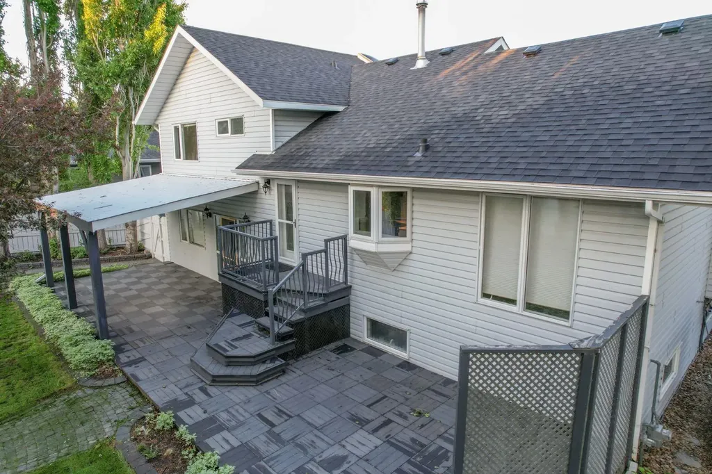 5506 63a Street Close Ponoka AB T4J 1K9