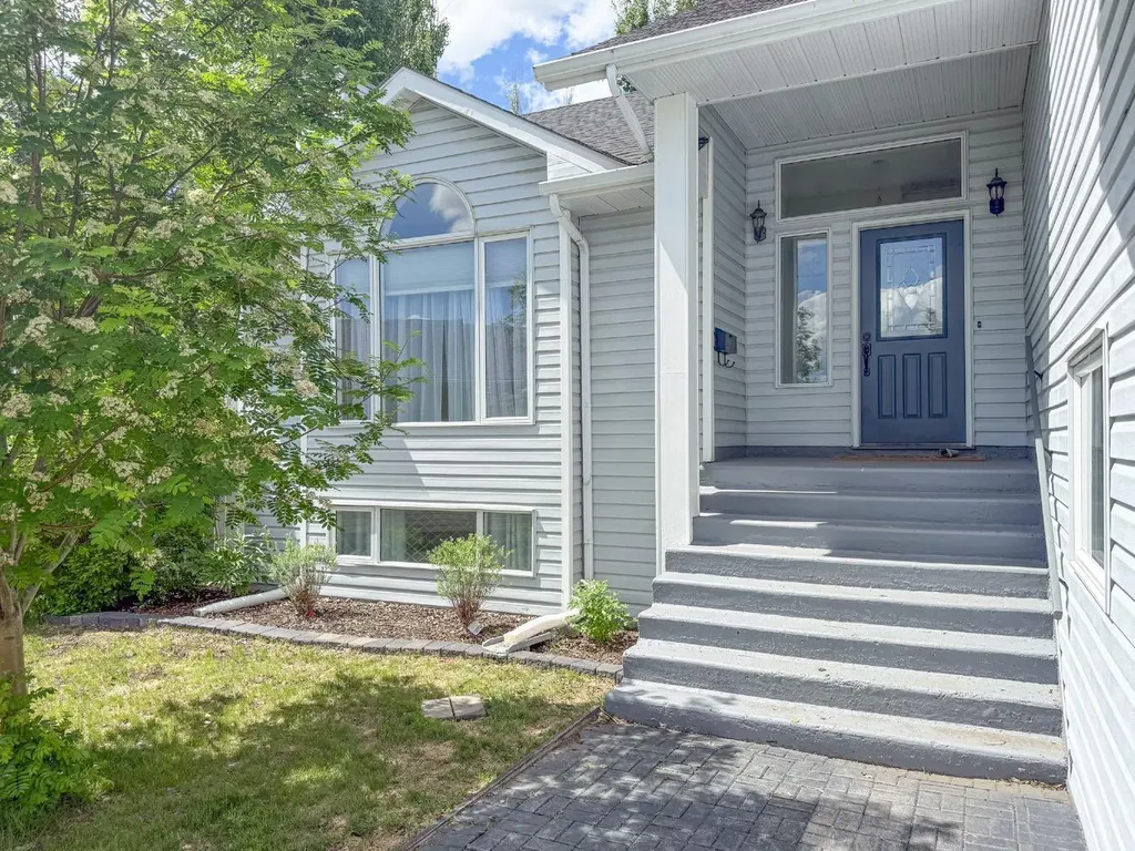 5506 63a Street Close Ponoka AB T4J 1K9