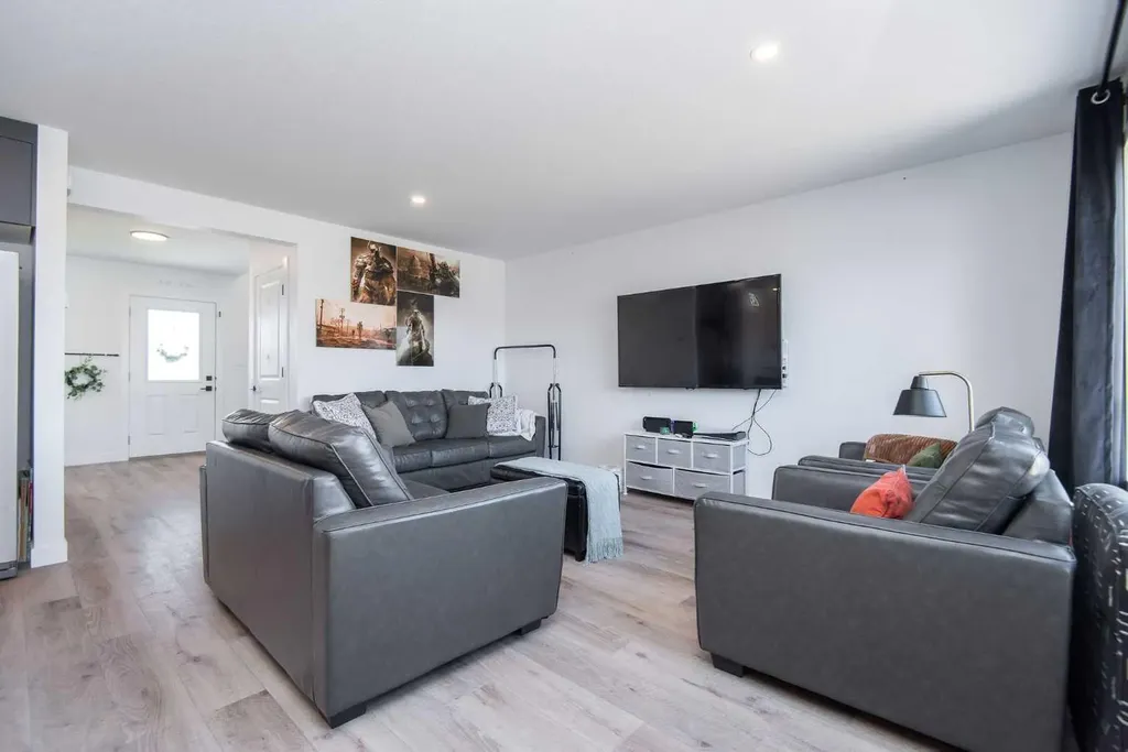 30 Cascade Street Blackfalds AB T4M 0A8