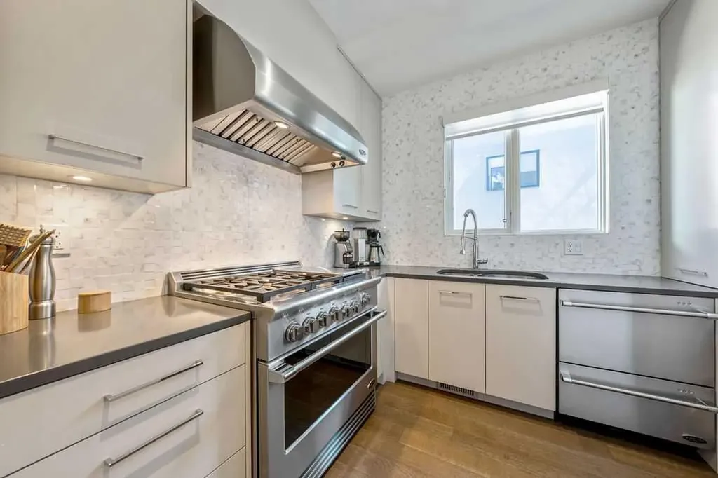 122 13 Street NE Calgary AB T2E 4S1