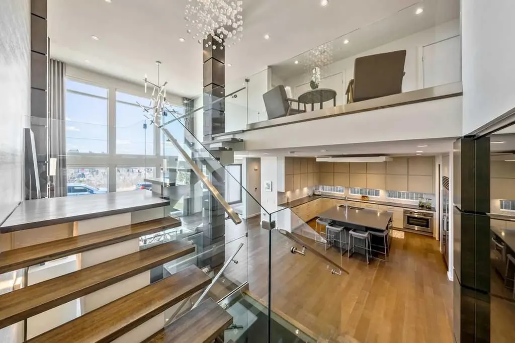 122 13 Street NE Calgary AB T2E 4S1