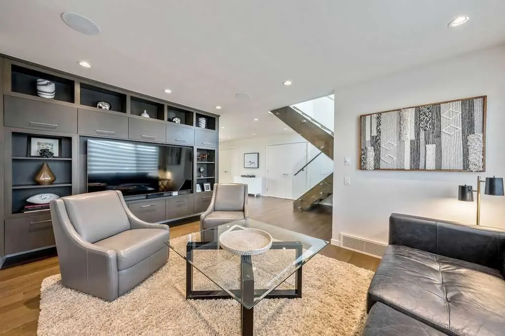 122 13 Street NE Calgary AB T2E 4S1
