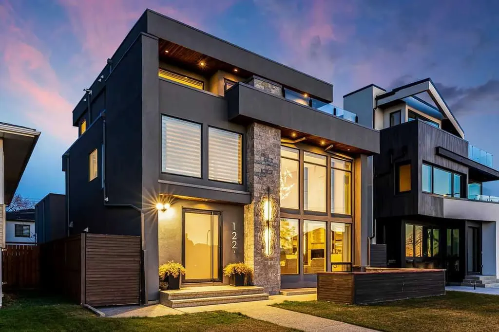 122 13 Street NE Calgary AB T2E 4S1