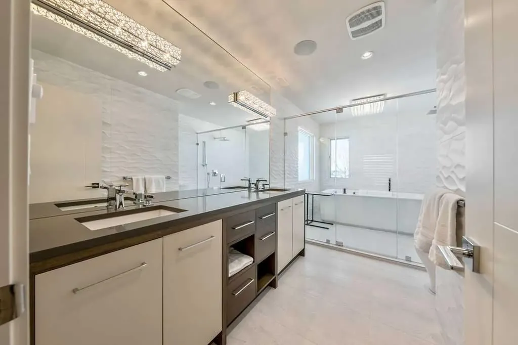 122 13 Street NE Calgary AB T2E 4S1