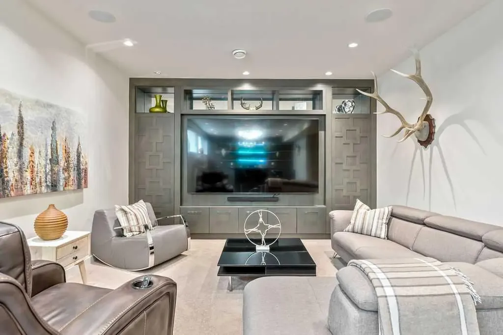 122 13 Street NE Calgary AB T2E 4S1