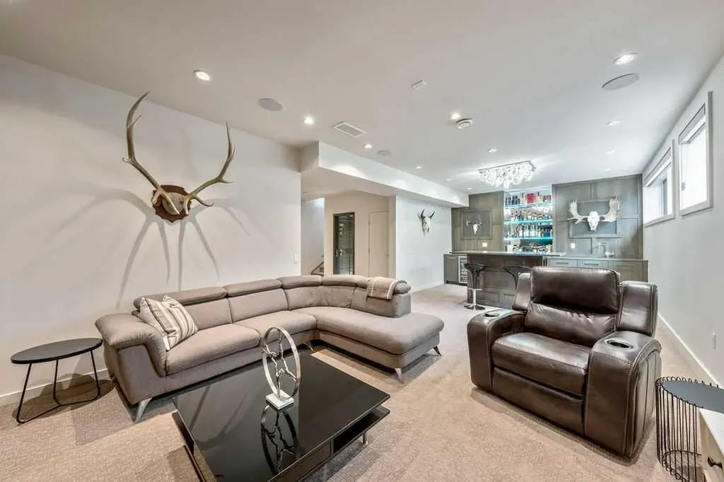 122 13 Street NE Calgary AB T2E 4S1