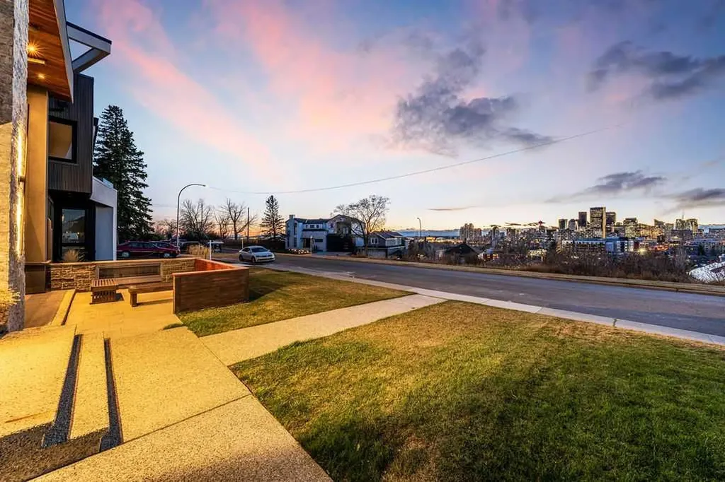 122 13 Street NE Calgary AB T2E 4S1