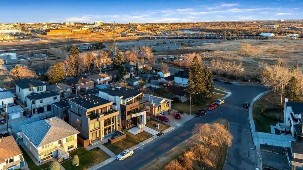122 13 Street NE Calgary AB T2E 4S1