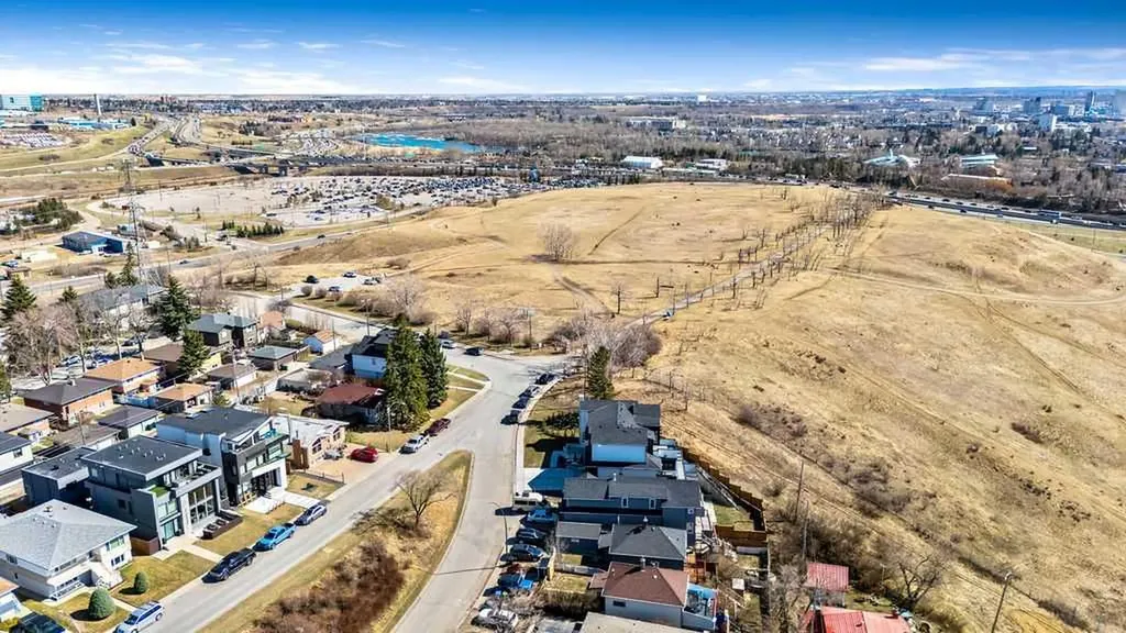 122 13 Street NE Calgary AB T2E 4S1