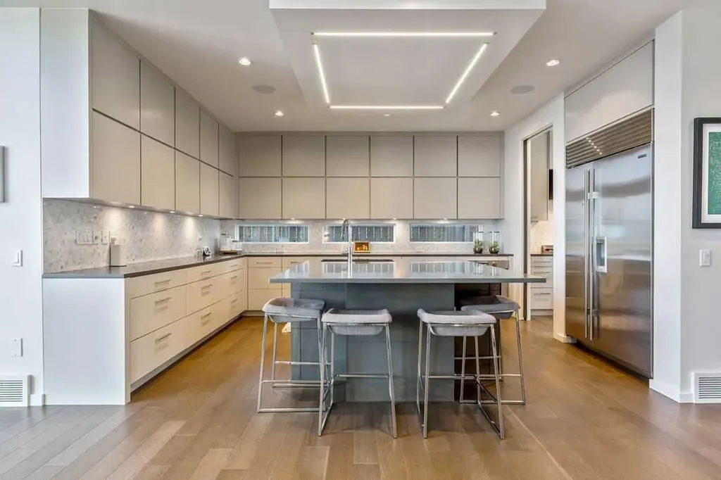 122 13 Street NE Calgary AB T2E 4S1