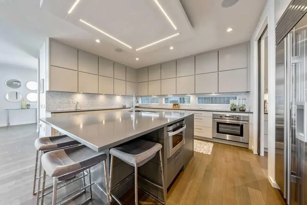 122 13 Street NE Calgary AB T2E 4S1