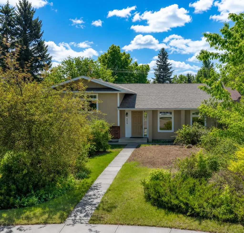 452 Parkridge Rise SE Calgary AB T2J5C3