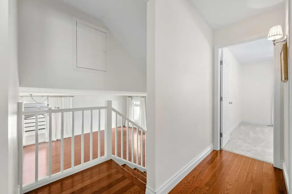452 Parkridge Rise SE Calgary AB T2J5C3
