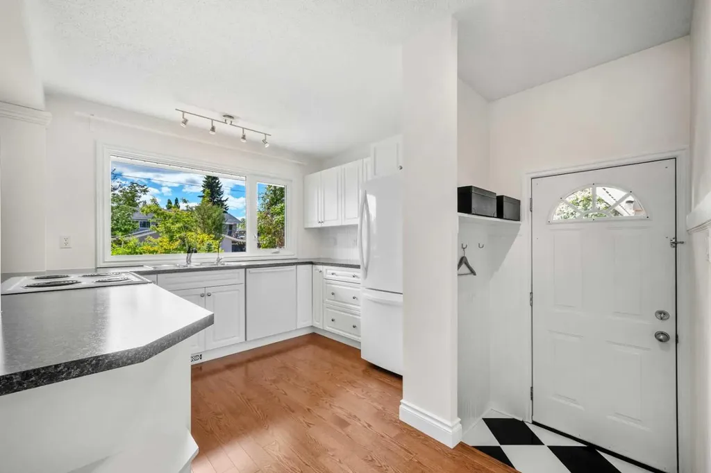 452 Parkridge Rise SE Calgary AB T2J5C3