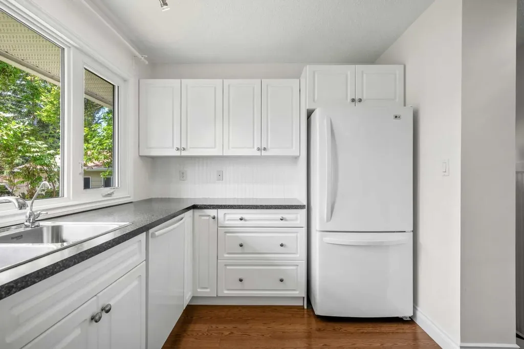 452 Parkridge Rise SE Calgary AB T2J5C3