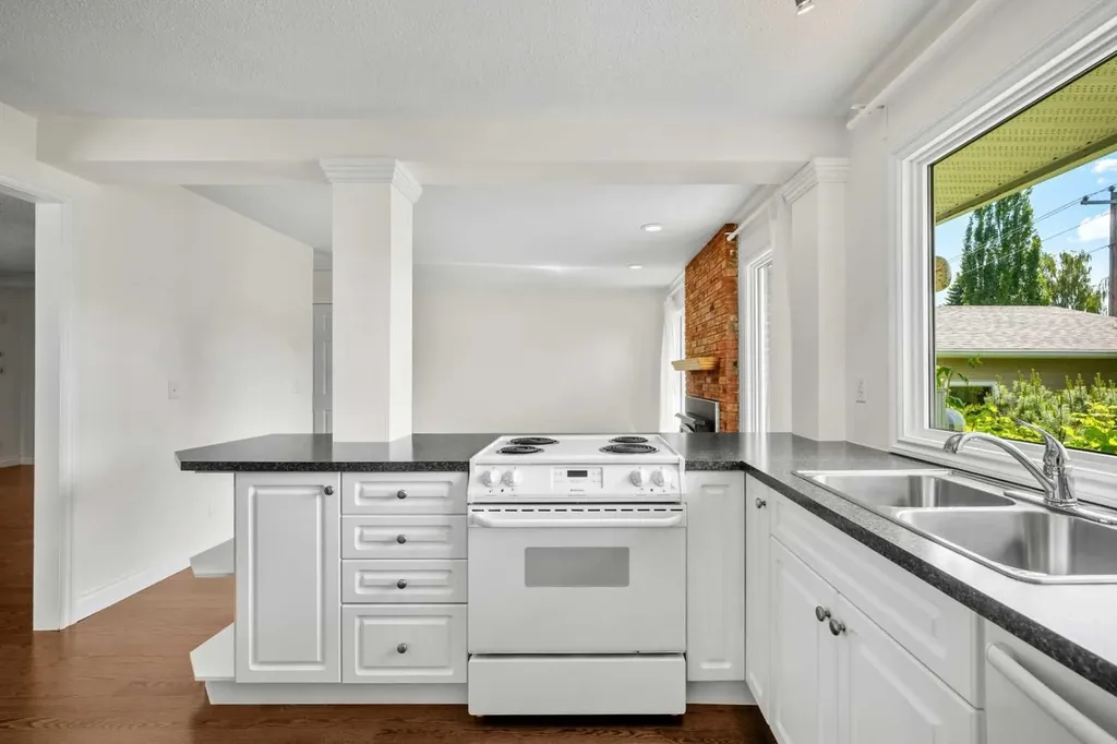 452 Parkridge Rise SE Calgary AB T2J5C3